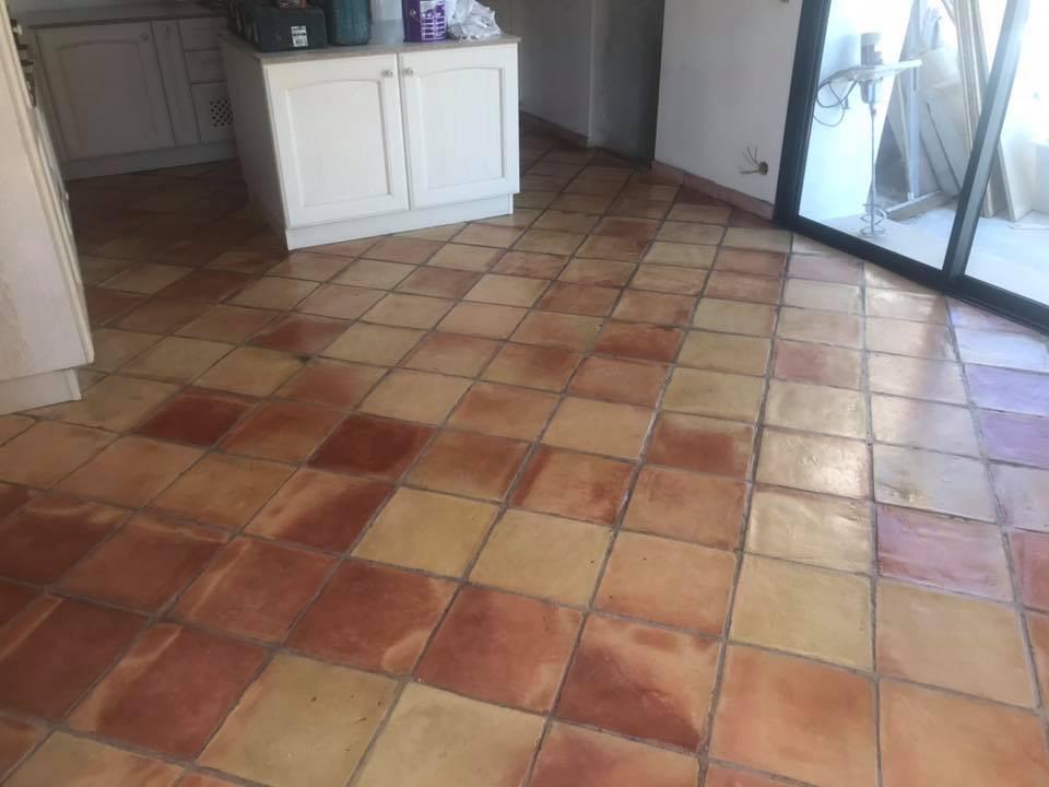 Carrelage en terre cuite rénové apres passage kristal clean