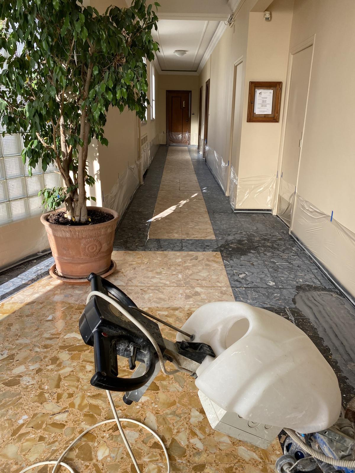 photo avant terrazzo sale et terne